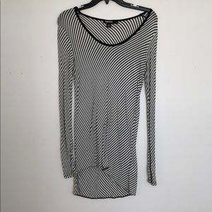 DKNY👄Long sleeve lightweight NWOT